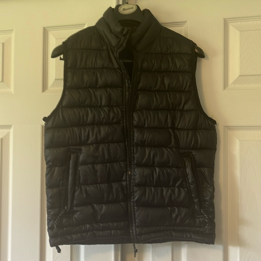 Men’s size small black Aeropostale puff vest